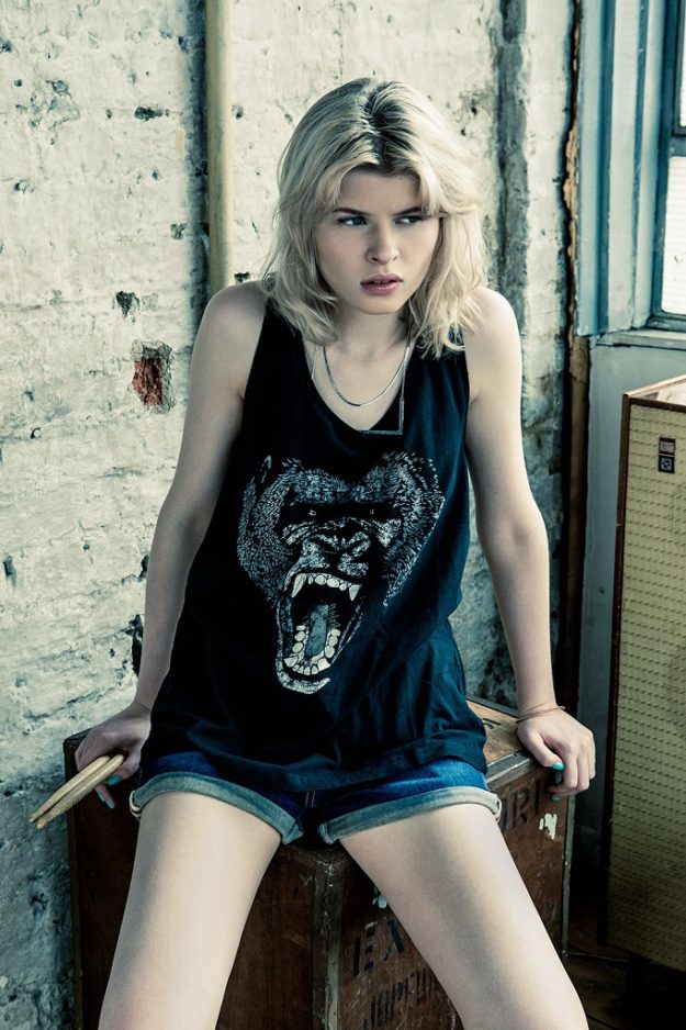 Supremebeing girl on crate 682