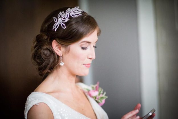 bethnal-green-hotel-wedding-john-sanders-photographer-bride-compact-check